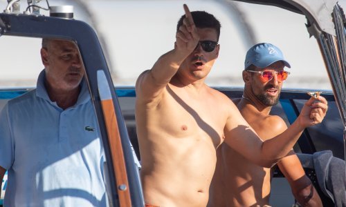Turisti u Dubrovniku ostali u šoku kada je pored njih, bez majice, protrčao Đoković
