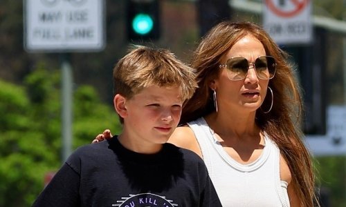 Zagrljeni i dobro raspoloženi: Jennifer Lopez u šetnji s Affleckovim sinom