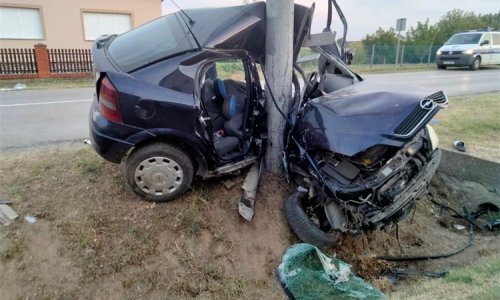 Teška prometna nesreća u Cerni: Vozilom sletio s kolnika i udario u banderu