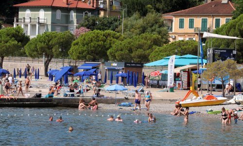 Onečišćeno more na kvarnerskoj plaži: Zabranjeno kupanje