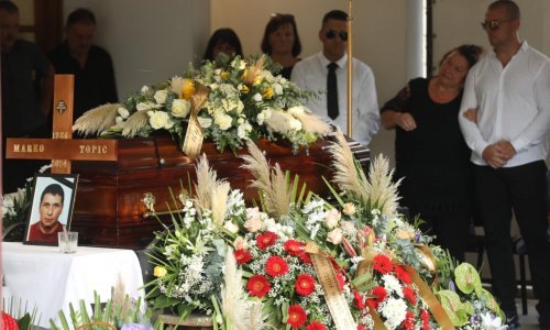 Solin se oprostio od pomorca Marka Topića, svi Jadrolinijini brodovi se oglasili u isto vrijeme