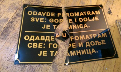 Uoči pravoslavnog Božića Siniša Labrović razbio dvojezične ploče