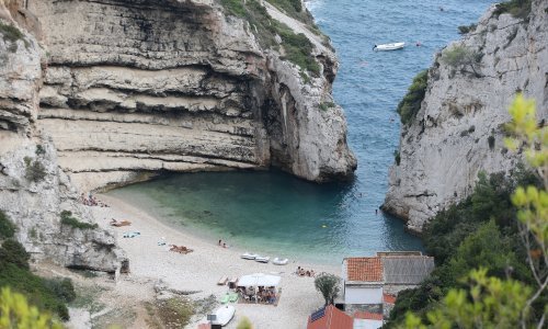 Raj na Jadranu: Ova očaravajuća plaža ostavlja bez daha divljom ljepotom