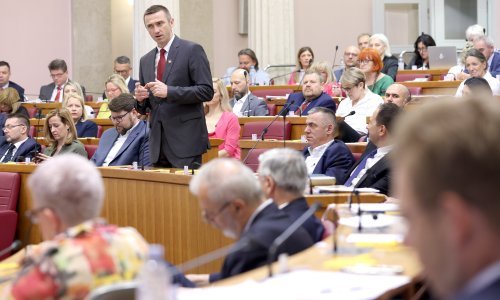 Što objave na Facebooku govore o političkim strankama? Evo što je pokazala analiza