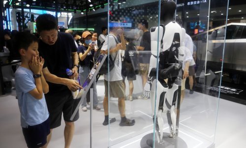 Musk zapošljava, traži ljude za obuku humanoidnih robota: Ovo su uvjeti