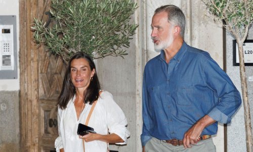 Kraljica Letizia izgleda neprepoznatljivo: 'Uhvaćena' u spontanom izlasku s kraljem