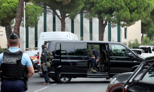 Za eksploziju pred francuskom sinagogom sumnja se na terorizam