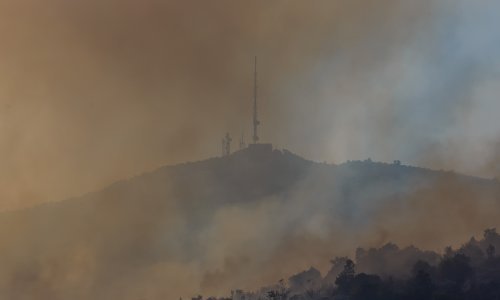 Na deponiju kod Trogira planuo požar, više vatrogasnih vozila na terenu