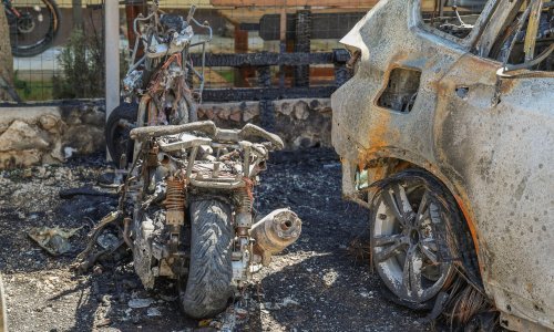 Policija: Netko je podmetnuo požar u kojem su izgorjela vozila šefa rovinjske policije