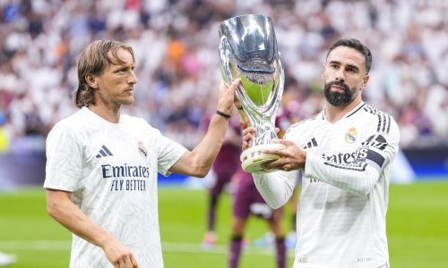 Nakon što je pokazao pehar, Modrić se vratio na klupu. Ancelotti mu dao tek 20 minuta