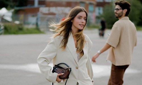 Bijela čipkasta suknja jedina je stvar koju trebate kupiti prije kraja ljeta