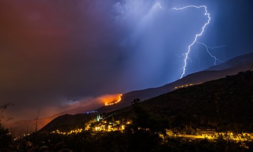 I dalje su aktivni požari na području Žrnovnice: Gasi ih više od stotinu vatrogasaca