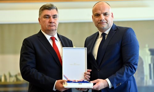 Milanović odlikovao šefa SOA-e, glavni hrvatski špijun nije mogao suspregnuti suze