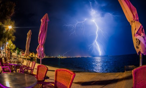 Stigla grmljavinska oluja, prijete obilne kiše: Oblaci se iznad Istre formirali u vrtlog