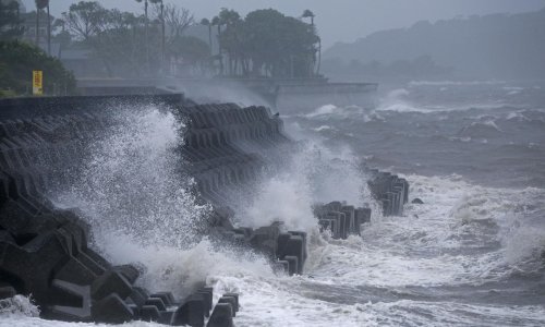 Tajfun Shanshan stigao do Japana: Deseci ozlijeđenih, milijuni pred evakuacijom