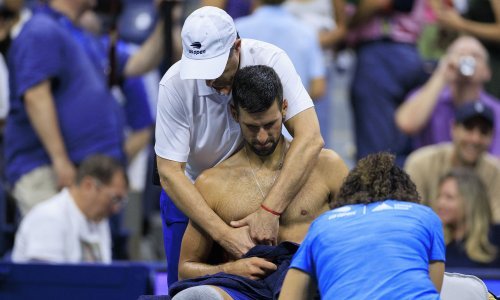 Navijači u brizi; Đoković se usred meča uhvatio za srce i mučio da dođe do zraka!