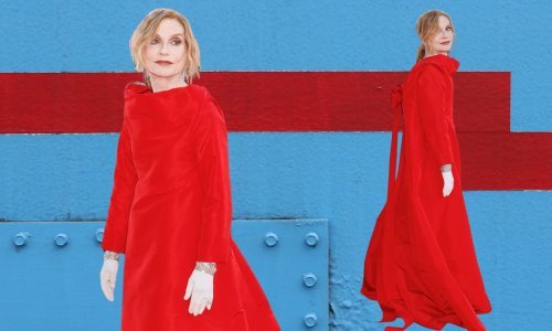 Oličenje elegancije u crvenom: 71- godišnja Francuskinja sve je zadivila