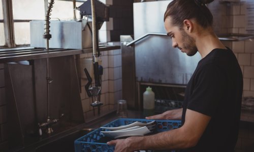 Zapošljavanje učenika: Evo koliko mogu zaraditi i što kad poslodavci prekrše pravila