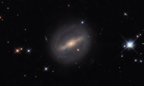 Hubble ne prestaje oduševljavati: Teleskop je ulovio galaksiju neobičnog oblika