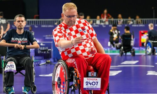 Komar dominantno do četvrtfinala, Novina bez finala