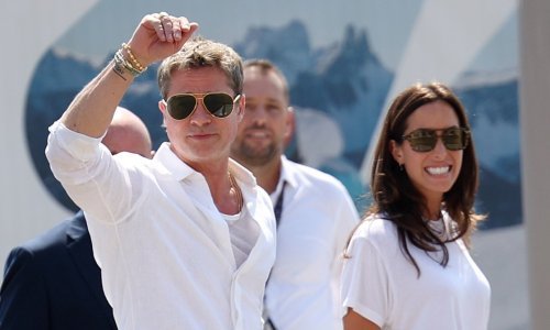 Modno usklađeni i vidno zaljubljeni: Brad Pitt i Ines de Ramon stigli u Veneciju