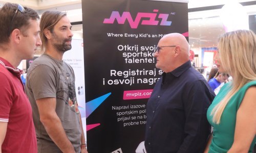 Ivano Balić stigao na splitsku promociju, a poglede su krali i supružnici Mateša