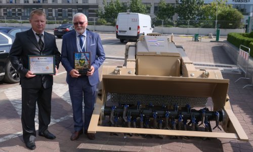 DOK-ING donirao Ukrajini MV-4 robotski sustav za razminiranje