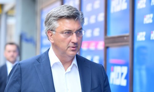 Plenković: Nema odgode obaveznog vojnog roka, zlokobni kršitelj Ustava reagira na članke