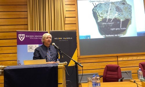 Znanstvenici pokazali djelić meteorita pronađenog u JAR-u