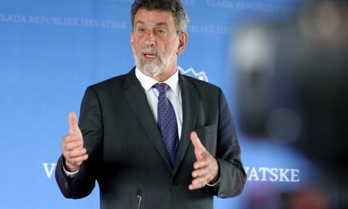 Fuchs o himni na početku nastave: 'Mislim da imamo važnijih problema u obrazovanju'