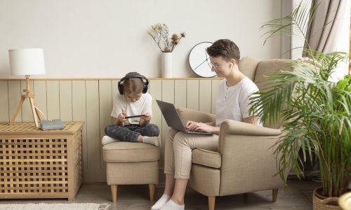 Švedska objavila nove smjernice za izloženost djece ekranima: 'Predugo smo ovo dopuštali'