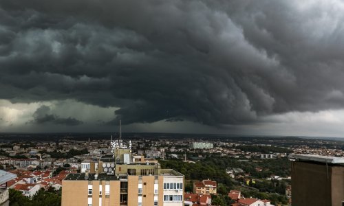 Moglo bi biti opasno: 'Zaštitite se od munja, prijete bujične poplave, olujni udari i tuča'