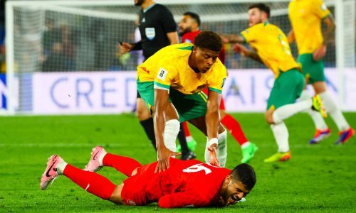 Start iz horror filmova; kopačkom u vrat za izravan crveni karton