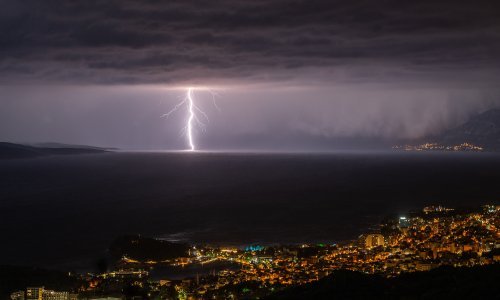 Nevrijeme poharalo Dalmaciju: Bujice se slijevale s Kozjaka, došlo je do odrona, a pala je i tuča