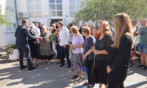 Rodno Preko na Ugljanu ispratilo Budimira Lončara, pogledajte tko je sve došao