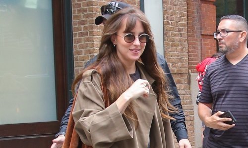 Dakota Johnson spojila najpoželjnije komade sezone, a nosi ih uz adidasove tenisice koje malo tko ima
