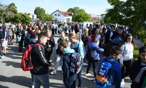 Nova školska godina: Više srednjoškolaca, nedostatak pomoćnika u nastavi i strukovna reforma
