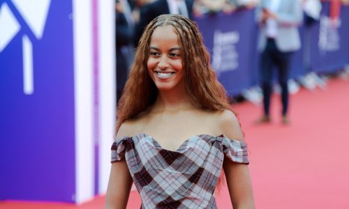 Malia Obama zablistala na crvenom tepihu u tako chic stajlingu