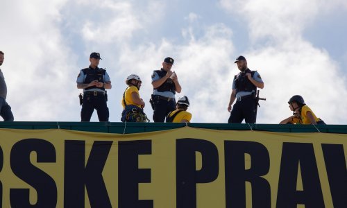 Slovenci pred važnim referendumom; Greenpeace u akciji protiv nuklearke