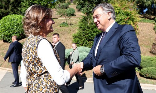 Plenković: Hrvatska već ima porez na nekretnine, zovemo ga porez na kuće za odmor