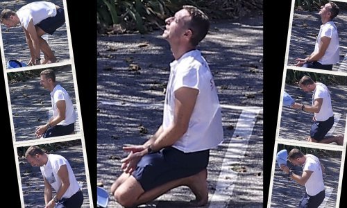 Fotografije zabrinule sve: Bosonogi Chris Martin klečao na ulici i gledao u nebo