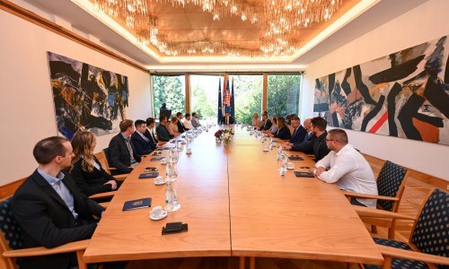 Hrvatski studenti u Monacu nagrađeni za inovativno plovilo na električni pogon. Ugostio ih Milanović
