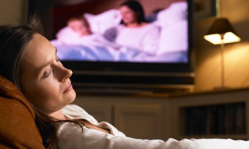 Previše ili premalo jela i rad iz kreveta: Stručnjaci ukazuju na 10 najgorih grešaka kod spavanja