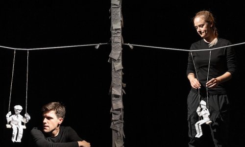 Mali tinejdžerski požari - u obitelji i na kazališnim daskama