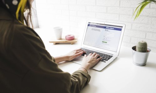 Nizozemski institut za ljudska prava: Facebookov algoritam pojačava rodne stereotipe