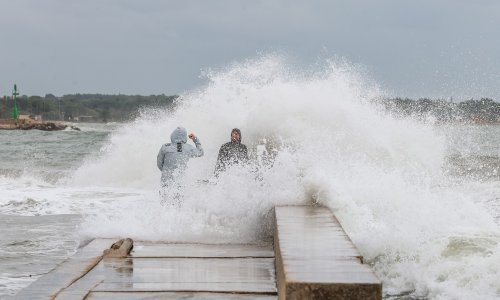 Obilna kiša istresala se iznad Dugog otoka; u kratko vrijeme palo 180 litara po 'kvadratu'