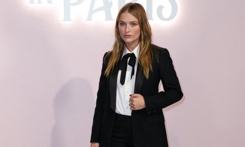 Ovako dobro odijelo koje nosi chic Francuskinja ne viđa se svaki dan