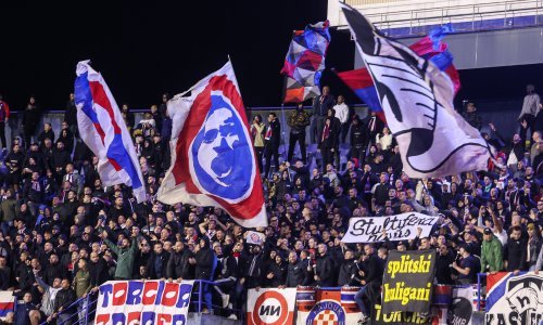 Navijači Benfice zaustavljeni na granici; nosili su zabranjena obilježja Hajduka
