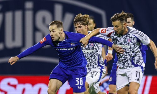 Svi su loptu vidjeli u golu; pogledajte veliki promašaj iz sudačke nadoknade derbija