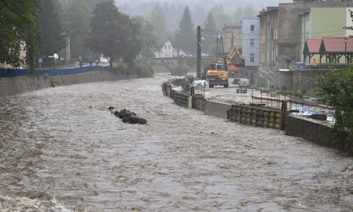 Četvero mrtvih u Rumunjskoj: Poplave nose sve pred sobom, evakuirane stotine ljudi
